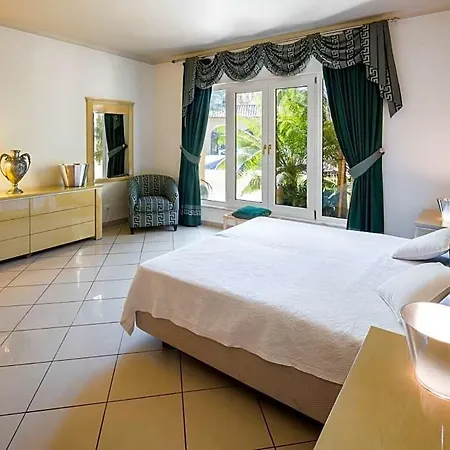 Alvor Sleeps 12 Pool Air Con Wifi Villa Portimão