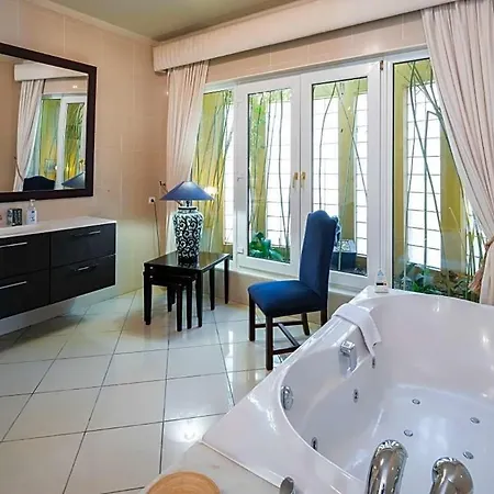 Alvor Sleeps 12 Pool Air Con Wifi 别墅 *