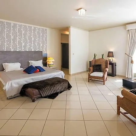 Alvor Sleeps 12 Pool Air Con Wifi 别墅