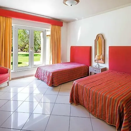 Alvor Sleeps 12 Pool Air Con Wifi * Portimão